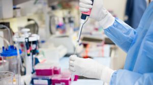 La course aux innovations anti-ob&eacute;sit&eacute; : comment les big pharma s&rsquo;arrachent les biotechs prometteuses