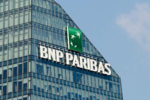 BNP Paribas port&eacute; par sa banque d&rsquo;investissement