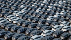 Le march&eacute; automobile fran&ccedil;ais port&eacute; par les mod&egrave;les hybrides au premier semestre