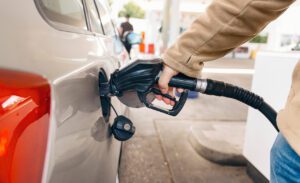 Forte baisse des prix du carburant en plein &eacute;t&eacute;