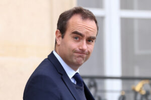 CAC 40 : S&eacute;bastien Lecornu d&eacute;missionne, la Bourse plonge imm&eacute;diatement