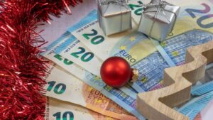 CAF : qui recevra la prime de No&euml;l 2025 et quand sera-t-elle vers&eacute;e ? Les montants et conditions d&rsquo;&eacute;ligibilit&eacute;