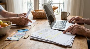 &ldquo;Encore trop peu de retrait&eacute;s le savent&rdquo; : ce dispositif l&eacute;gal de surcote retraite peut augmenter votre pension de 5 % &agrave; vie si vous travaillez un an de plus