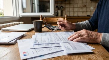 Mutuelles sant&eacute; 2026 : jusqu&rsquo;&agrave; +10 % de hausse et une nouvelle taxe, ce que les seniors et retrait&eacute;s pourraient vraiment payer d&egrave;s janvier