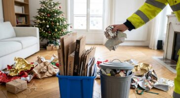 No&euml;l : ce simple test avec votre papier cadeau &eacute;vite la &laquo;&nbsp;catastrophe&nbsp;&raquo; des poubelles d&eacute;bord&eacute;es (et vous dit dans quel bac le jeter)