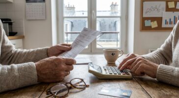 Retraites 2026 : 0,9 % de hausse pour 17 millions de Fran&ccedil;ais, ce que vous toucherez vraiment en plus (et pourquoi certains risquent d&rsquo;&ecirc;tre d&eacute;&ccedil;us)