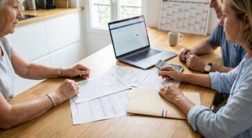 Imp&ocirc;ts 2026 : coup dur pour le gouvernement, ces deux r&eacute;formes tr&egrave;s sensibles sur les retraites et l&rsquo;emploi &agrave; domicile bloqu&eacute;es par un principe m&eacute;connu