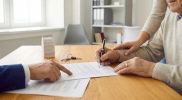 Parents &acirc;g&eacute;s : ce pi&egrave;ge pour vendre leur maison peut les mettre en danger juridique, les bonnes procurations et le mandat de protection future &agrave; conna&icirc;tre