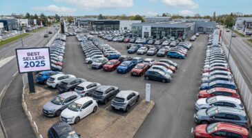 Voitures neuves 2025 : ce top 10 en France o&ugrave; la Renault Clio &eacute;crase la 208 et o&ugrave; la Renault 5 E-Tech va rebattre les cartes de vos achats d&rsquo;occasion