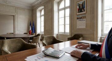 Maire en 2026 : ce que vous toucherez vraiment selon la taille de votre commune, de moins de 500 &agrave; plus de 100 000 habitants, et le vrai montant net per&ccedil;u