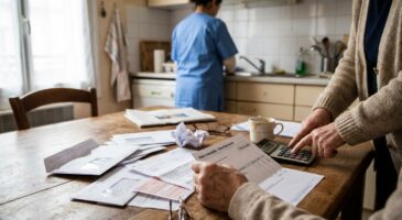Aide &agrave; domicile : ce tour de vis du gouvernement qui va alourdir fortement la facture et priver les retrait&eacute;s de 70 &agrave; 79 ans d&rsquo;un avantage fiscal cl&eacute;