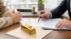 Ce lingot d&rsquo;or oubli&eacute; par votre grand-m&egrave;re peut vous co&ucirc;ter cher : les 3 r&egrave;gles fiscales &agrave; respecter avant de le vendre ou le donner