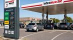 Plein de carburant &agrave; prix co&ucirc;tant avant les vacances : combien de centimes allez-vous vraiment &eacute;conomiser chez Leclerc et Intermarch&eacute;