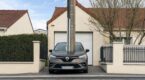 Poteau &eacute;lectrique devant votre garage : ce d&eacute;tail m&eacute;connu sur la servitude peut obliger Enedis &agrave; payer le d&eacute;placement