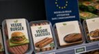 &laquo;&nbsp;Steak v&eacute;g&eacute;tal&nbsp;&raquo; interdit mais &laquo;&nbsp;burger veggie&nbsp;&raquo; autoris&eacute; : la d&eacute;cision de l&rsquo;UE qui va vous surprendre au supermarch&eacute;