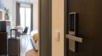 Airbnb et squat : la distinction juridique cruciale qui peut vous faire perdre des mois de loyer si un locataire refuse de partir