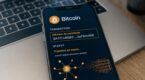 Bitcoin : 380 millions de dollars se réveillent après 8 ans, le signal d’une vente massive qui pourrait tout changer