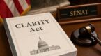CLARITY Act : Ce conflit d&rsquo;int&eacute;r&ecirc;ts &agrave; 1,4 milliard de dollars de Trump qui menace l&rsquo;avenir de vos cryptos avant le 8 ao&ucirc;t
