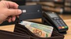 La fin de nos billets en papier : voici STELLA, ce billet noir format carte bancaire qui pourrait bient&ocirc;t &ecirc;tre dans votre portefeuille