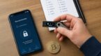 Tatouage de votre seed phrase, PIN de contrainte : ces méthodes extrêmes pour protéger vos cryptos face au risque d’enlèvement
