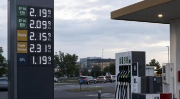 Prix des carburants : pourquoi Michel-&Eacute;douard Leclerc se pr&eacute;pare au sc&eacute;nario choc du litre &agrave; 2,40 euros