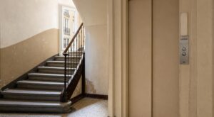 3 fois moins d&rsquo;ascenseurs qu&rsquo;en Espagne : le d&eacute;tail qui fait chuter la valeur de votre appartement en copropri&eacute;t&eacute;