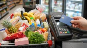 Courses par carte bancaire : ce m&eacute;canisme psychologique m&eacute;connu qui remplit votre caddie d&rsquo;achats inutiles