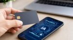 Envoyer une photo de votre carte bancaire &agrave; l&rsquo;IA Grok : la proposition d&rsquo;Elon Musk qui affole les experts en cybers&eacute;curit&eacute;