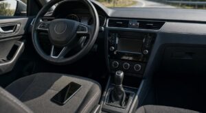 T&eacute;l&eacute;phone au volant : ce geste banal peut d&eacute;sormais vous co&ucirc;ter votre permis de conduire pour plusieurs mois
