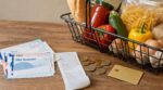 Tickets-restaurant : le nouveau double plafond arrive et va limiter vos courses &agrave; 10&euro;, un coup dur pour votre portefeuille