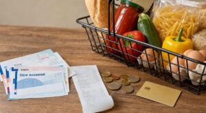 Tickets-restaurant : le nouveau double plafond arrive et va limiter vos courses &agrave; 10&euro;, un coup dur pour votre portefeuille